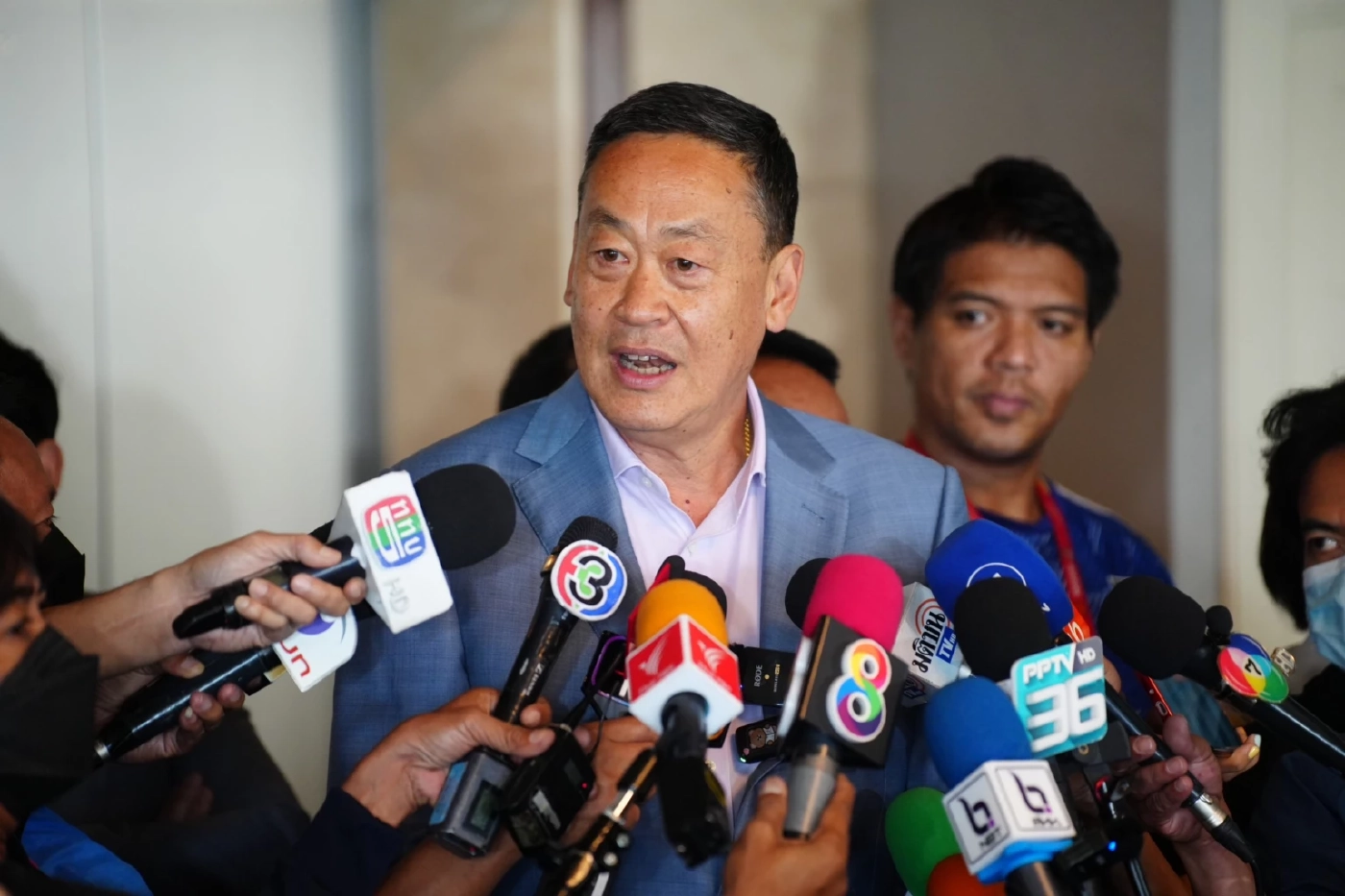 เศรษฐา ทวีสิน