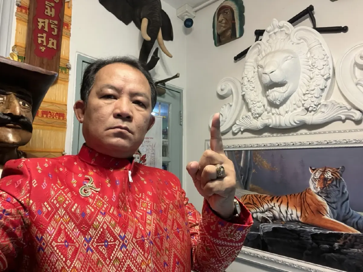 "ศรีสุวรรณ"บุกกกต.ยื่นหลักฐานมัดพรรคการเมืองเอี่ยวประชามติแยกดินแดน