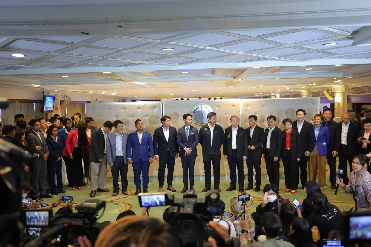 "พิธา"ยกทัพผู้แทนกทม.พบ"ชัชชาติ"ถกฟอร์มทีมทำงานเพื่อคนกรุง