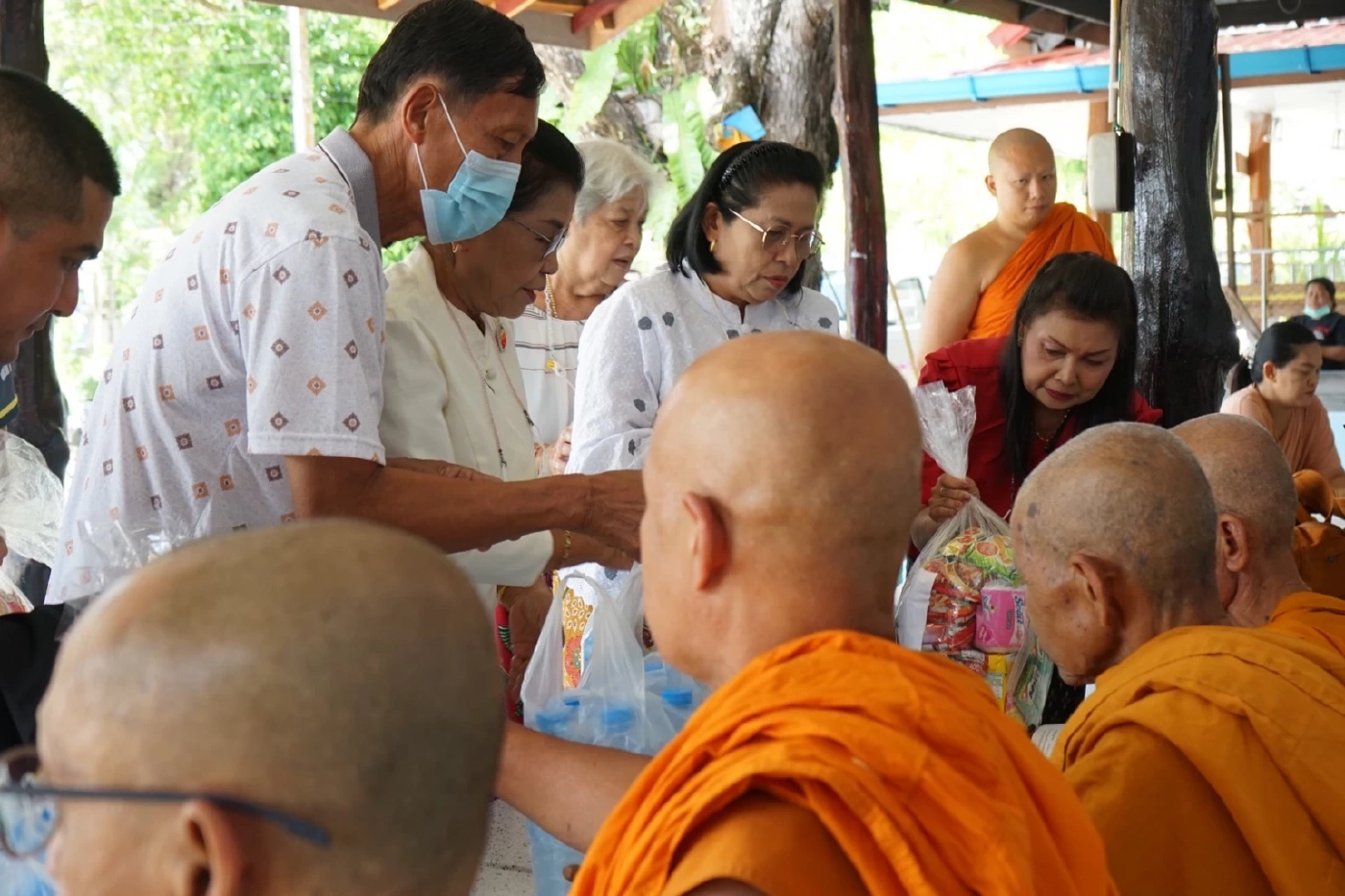 โจรใต้สุดชั่ว ลอบบึ้มทหาร - พระสงฆ์ รือเสาะ ขณะออกบิณฑบาต เจ็บรวม 5 ราย