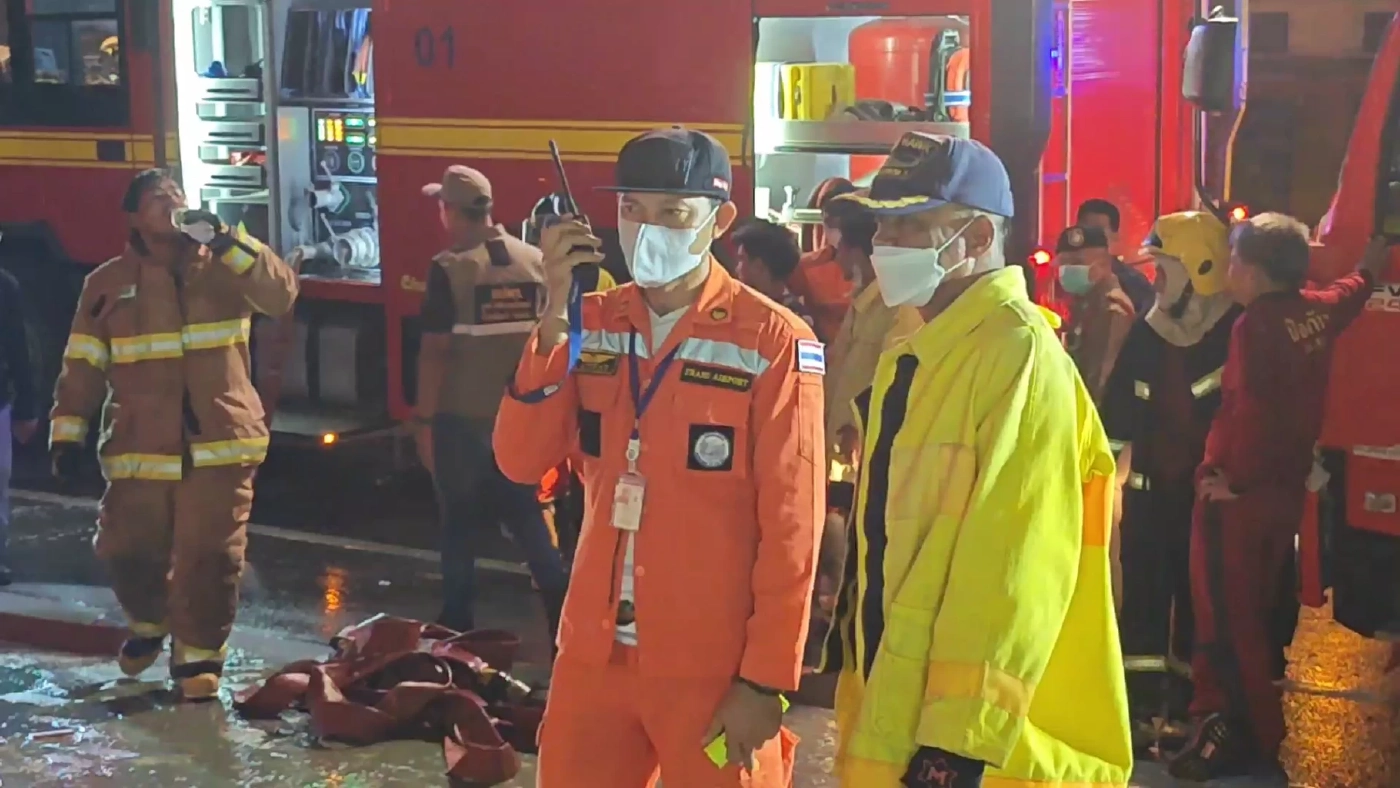 ไฟไหม้ร้านอุปกรณ์ไฟฟ้าเมืองตรัง มาราธอน 6 ชม. เฝ้าระวังต่อ หวั่นไฟลุกซ้ำ