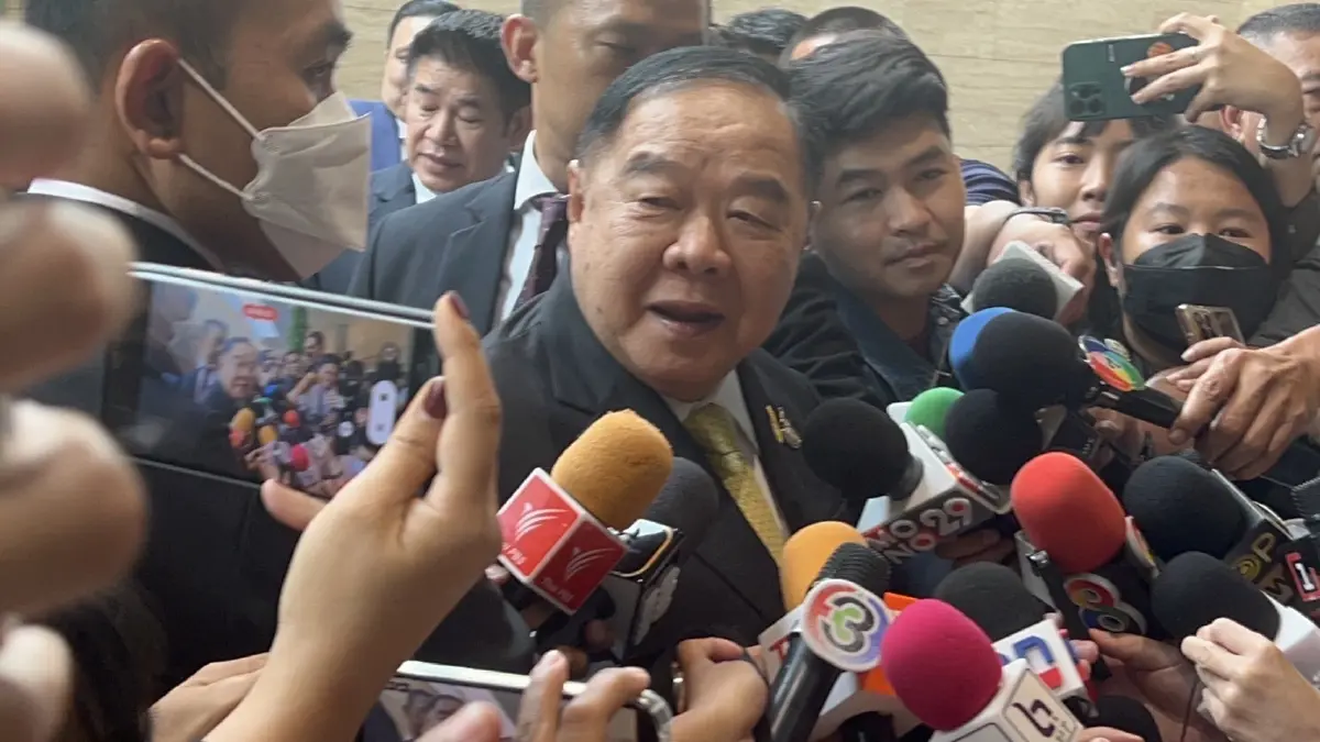 ส.ส.ป้ายแดง "ลุงป้อม" โชว์บัตร ระบุ ไม่ตื่นเต้น ปัดไม่รู้มีชื่อเป็นนายกฯ