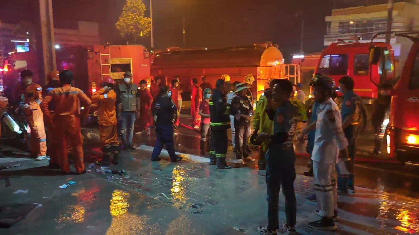 ไฟไหม้ร้านอุปกรณ์ไฟฟ้าเมืองตรัง มาราธอน 6 ชม. เฝ้าระวังต่อ หวั่นไฟลุกซ้ำ