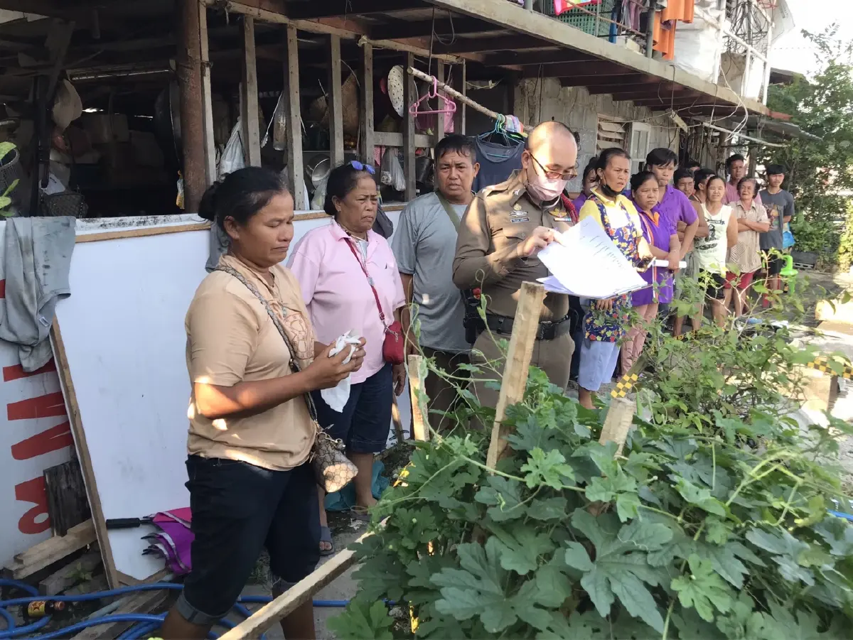 สลดเฒ่าวัย 71 วูบล้มทับกองไฟเผาขยะดับ