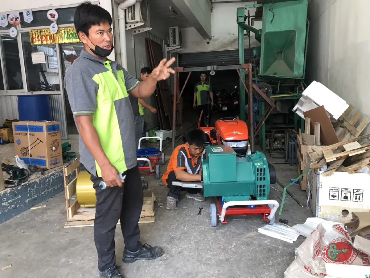 ชาวเมียนมา ข้ามแดนแห่ซื้อเครื่องปั่นไฟฟ้า หลัง กฟภ. ตัดไฟพื้นที่ทุนจีน