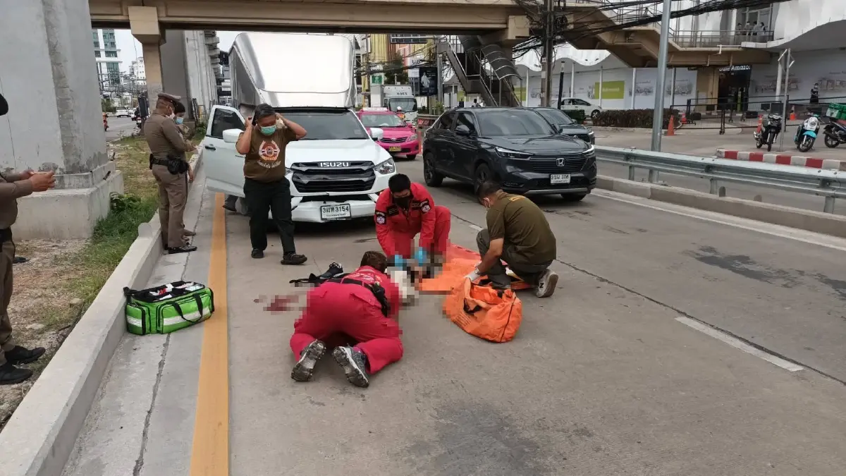 หนุ่มโดดสะพานลอย หวังฆ่าตัวตาย ถูกรถชนซ้ำ เจ็บสาหัส