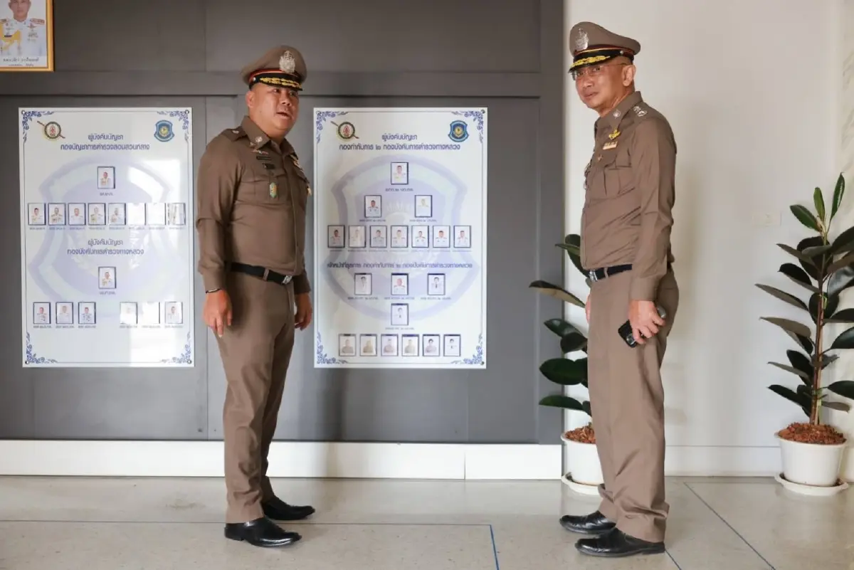 จตช. บุกตรวจ ส.ทล.นคปฐม สอบปมส่วยสติ๊กเกอร์ พบหายทั้งโรงพัก
