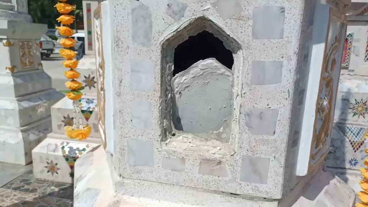 ชาวบ้านเดือด สาปแช่งโจรทุบเจดีย์เก็บอัฐิบรรพบุรุษ ขโมยเงิน-โกศทองเหลือง