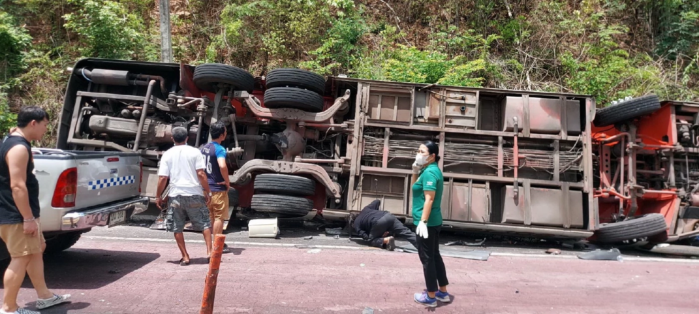 รถทัวร์นำเที่ยวจากอ่างทอง หลุดโค้งเขาตับเต่า ดับ 2 เจ็บระนาว 30 คน