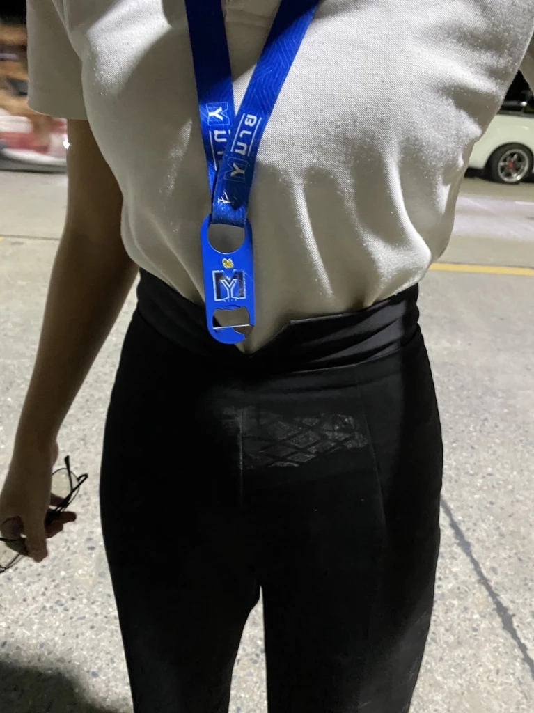 รู้ตัวมือตบสาวเชียร์เบียร์ กลางร้านดังปากน้ำโพ เป็นพี่ชายอดีตนักการเมือง