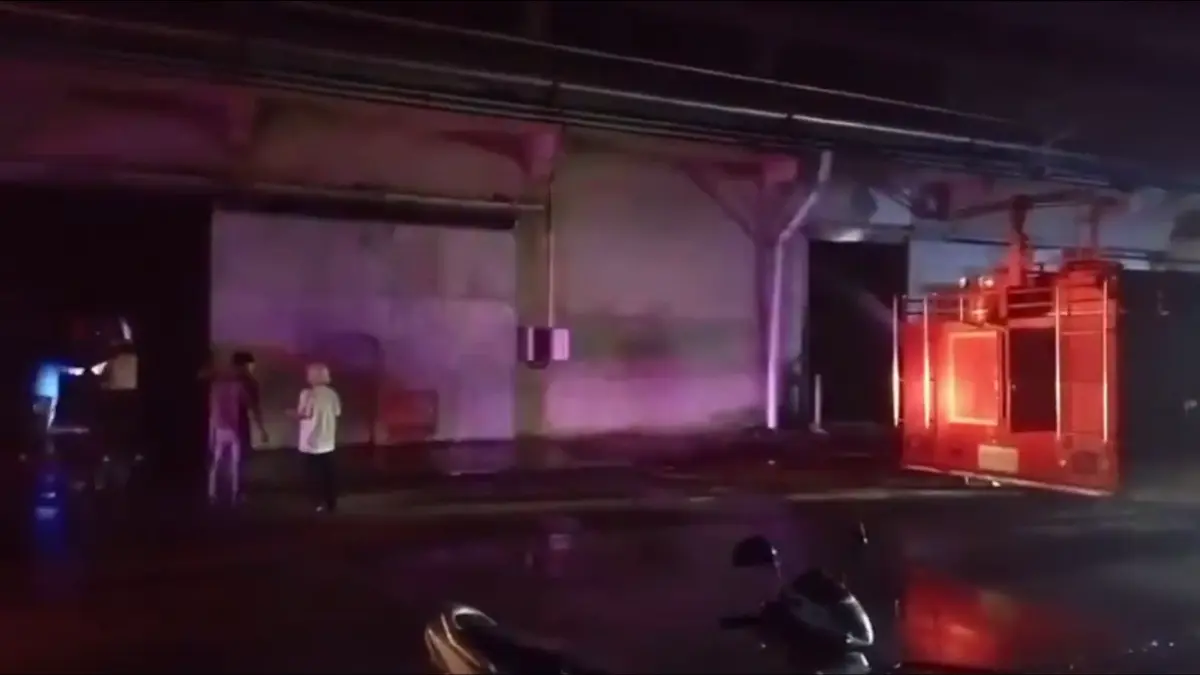 ไฟไหม้ห้องเย็น โรงงานสับปะรด คาดไฟฟ้าลัดวงจร เสียหายนับล้าน