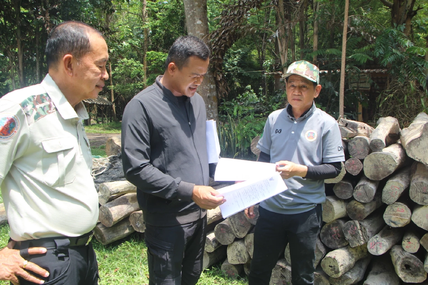 "ชัยวัฒน์" นำจับแก๊งไม้พะยูง "มู่หลาน" พบมี จนท.รัฐเข้าไปมีเอี่ยว