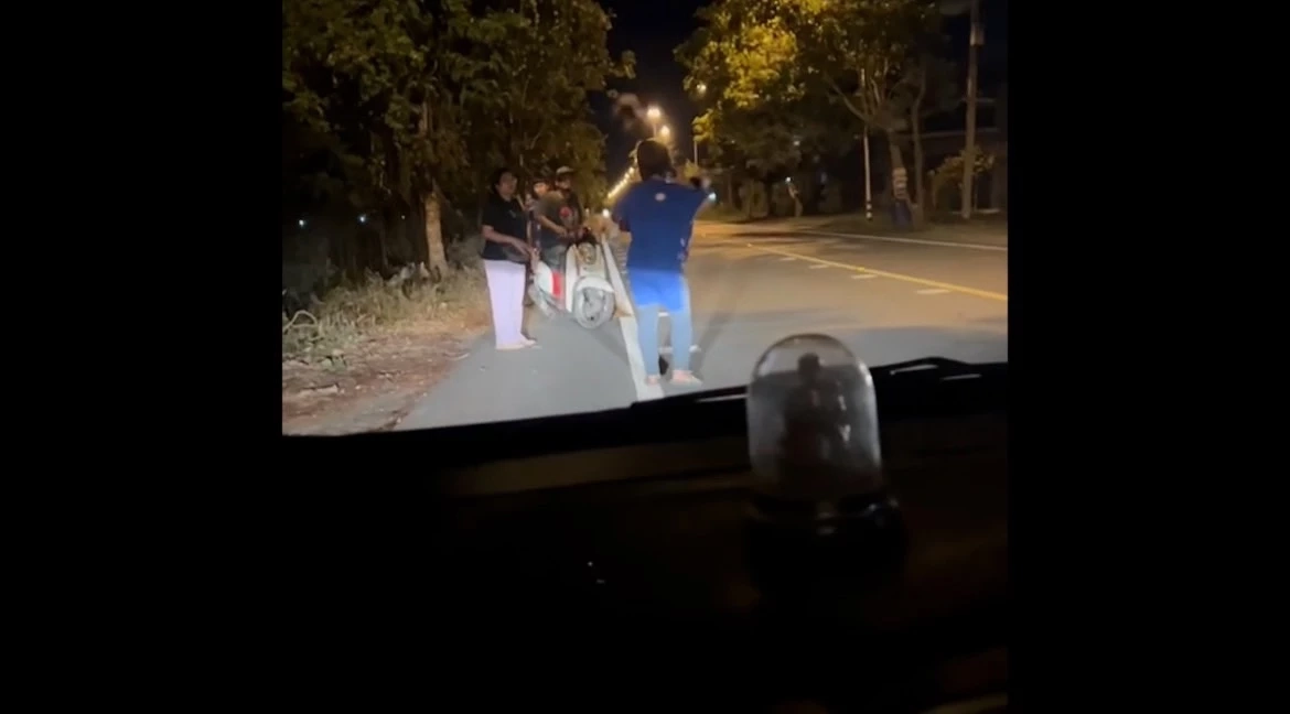 สาวคาราโอเกะอ่างทอง รับงานเสริมขายบริการ เจอลูกค้าโหดบังคับ - ซ้อมน่วม