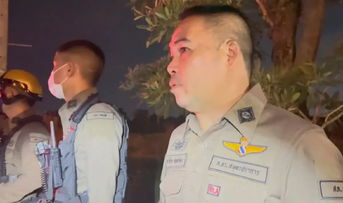 ระทึก! ตำรวจบางบ่อ ยิงยางสกัดบัสซิ่งแหกด่าน โชเฟอร์ทิ้งรถเผ่นเข้าป่า