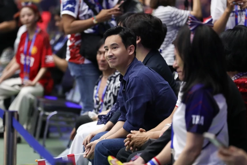 นายพิธา ลิ้มเจริญรัตน์ หัวหน้าพรรคก้าวไกล มาชมการแข่งขันวอลเลย์บอล 