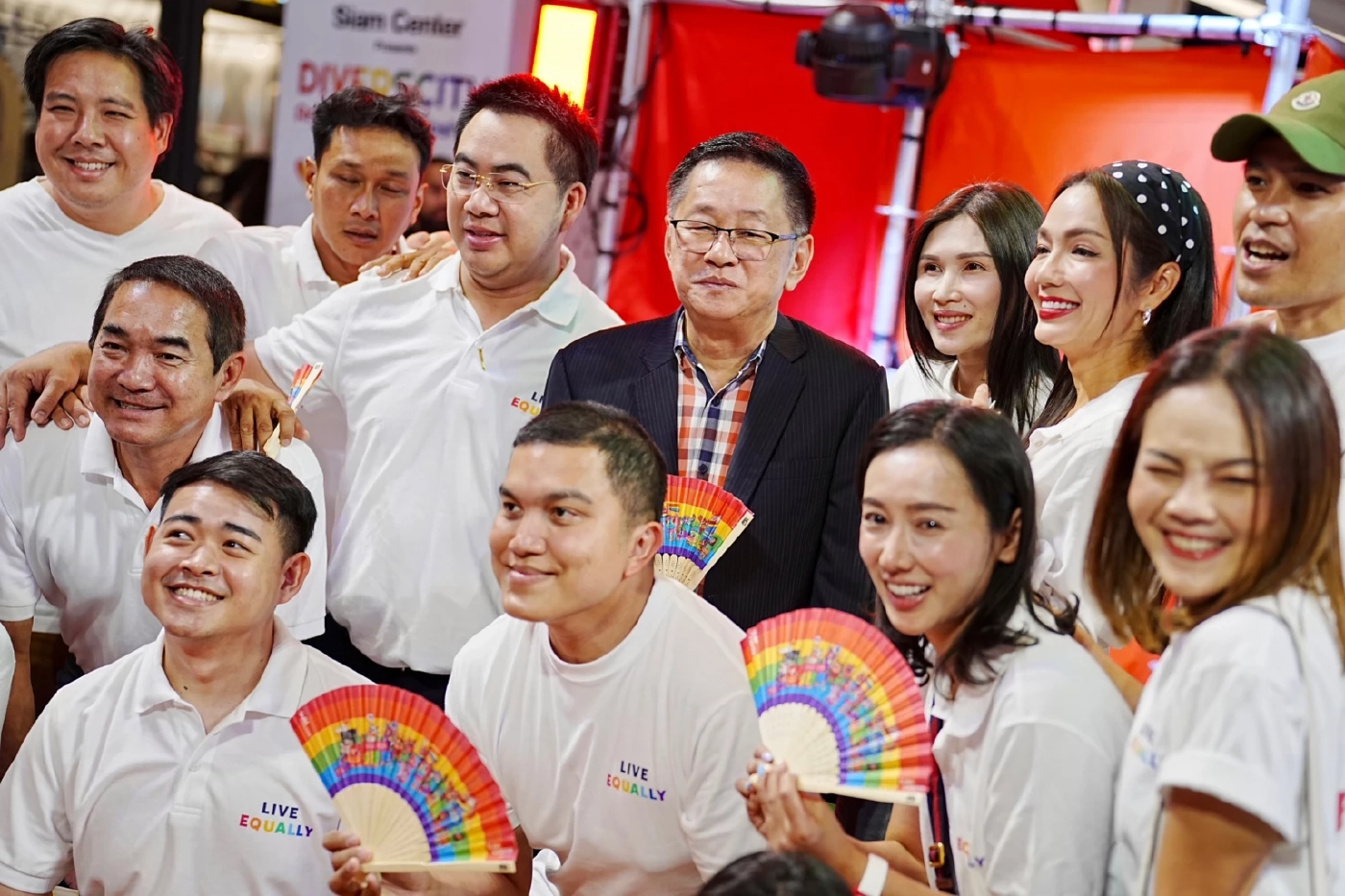 "เพื่อไทย" ย้ำดันสมรสเท่าเทียมเข้าสภาทันที พร้อมหนุนเปลี่ยนคำนำหน้านาม