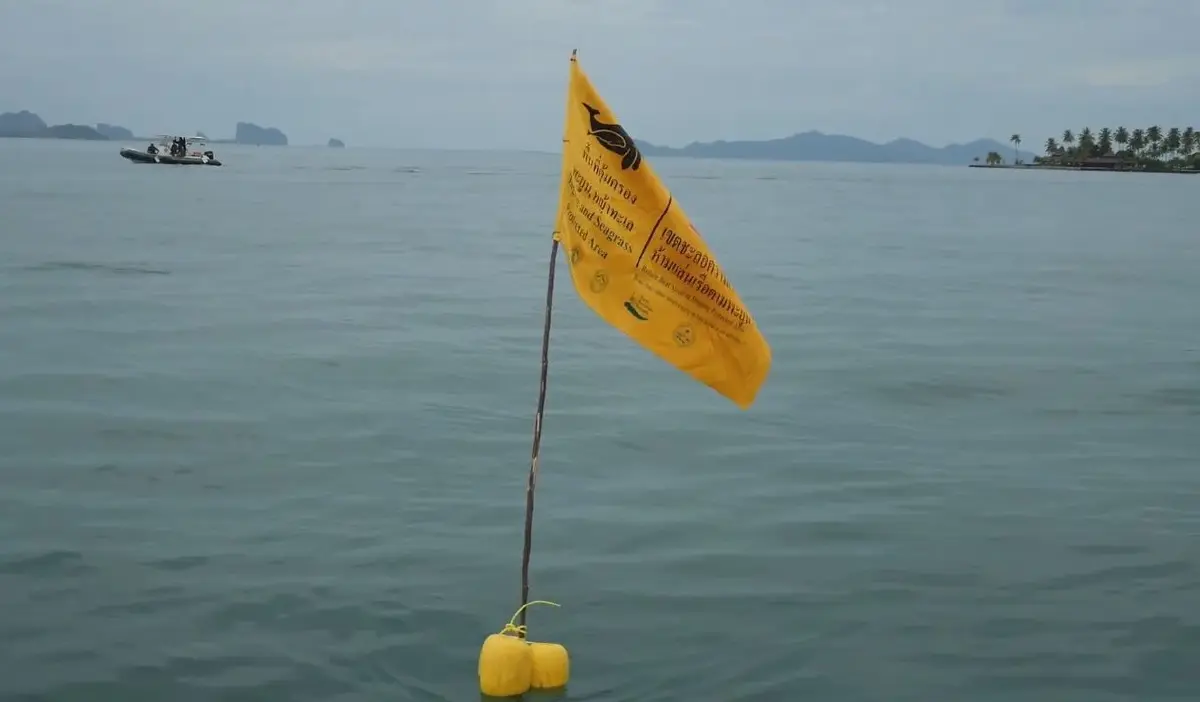 กรมอุทยานฯ วางแนวทุ่นชะลอความเร็วเรือ "บ้านเกาะมุกด์" อนุรักษ์พะยูน