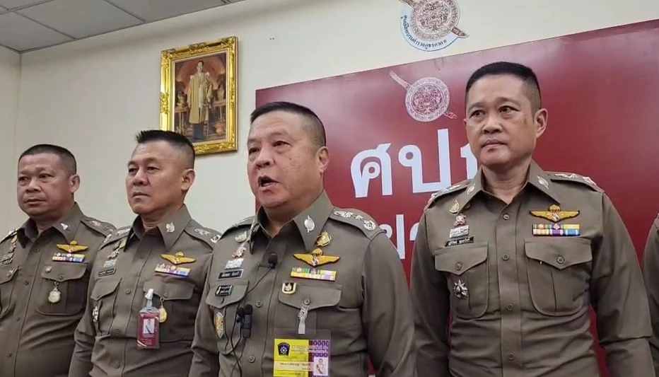 รู้ตัวมือตบสาวเชียร์เบียร์ กลางร้านดังปากน้ำโพ เป็นพี่ชายอดีตนักการเมือง