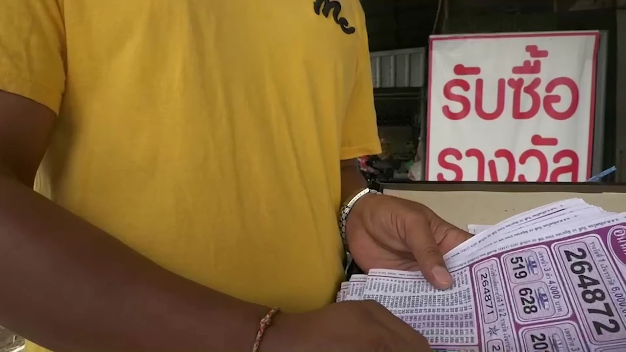 แม่ค้าลอตเตอรี่นางรอง ชน"วิโรจน์" ยันไม่มีส่วย เผย"สติกเกอร์"มีไว้ทำไม