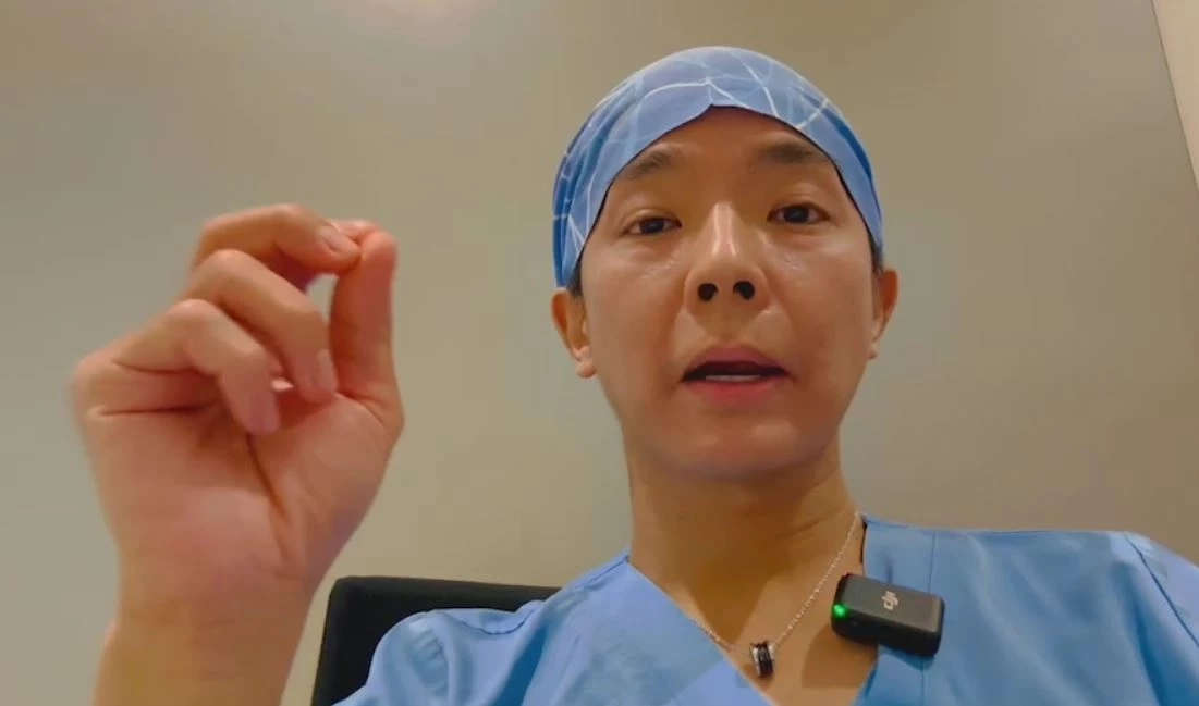 นพ.ฉัตรพล คงเฟื่องฟุ้ง หรือหมออ้น แพทย์ผู้อำนวยการ โรงพยาบาลศัลยกรรมตกแต่งIDL