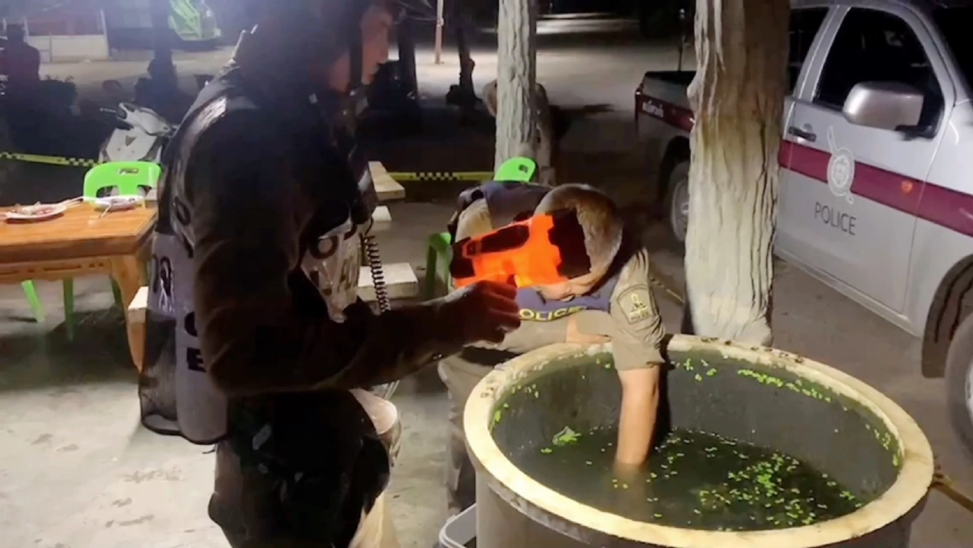 สจ.คนดัง เพชรบูรณ์ สุดกร่าง เมาแอ๋บุกยิงถล่มป้อมตำรวจ ต่อหน้าชาวบ้าน