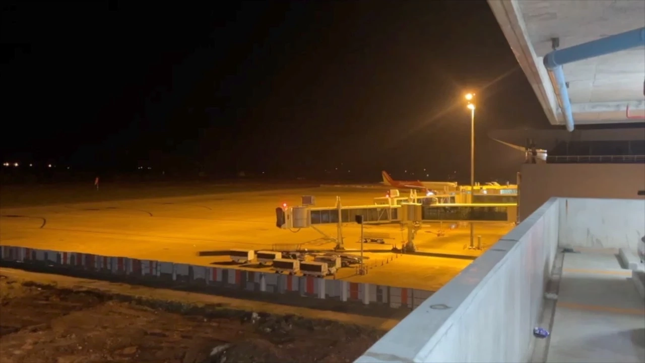 ระทึก! "นกเค้าแมว" บินชนเครื่องบิน "ไทยเวียตเจ็ทแอร์" คาสนามบินขอนแก่น