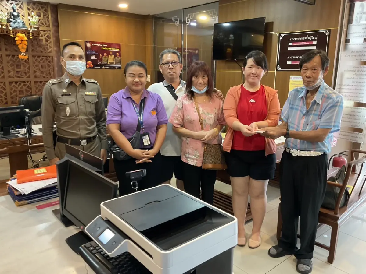 มอบใบประกาศฯ ลุงช่างทองตกงาน เก็บกระเป๋าเงินคืน นทท.สิงคโปร์