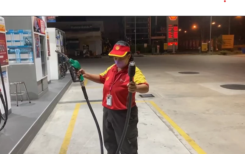 เปิดคลิป เก๋งเติมน้ำมันแล้งซิ่งหนี กระชากสายหัวจ่ายขาดตาม ปั๊มหวิดบึ้ม