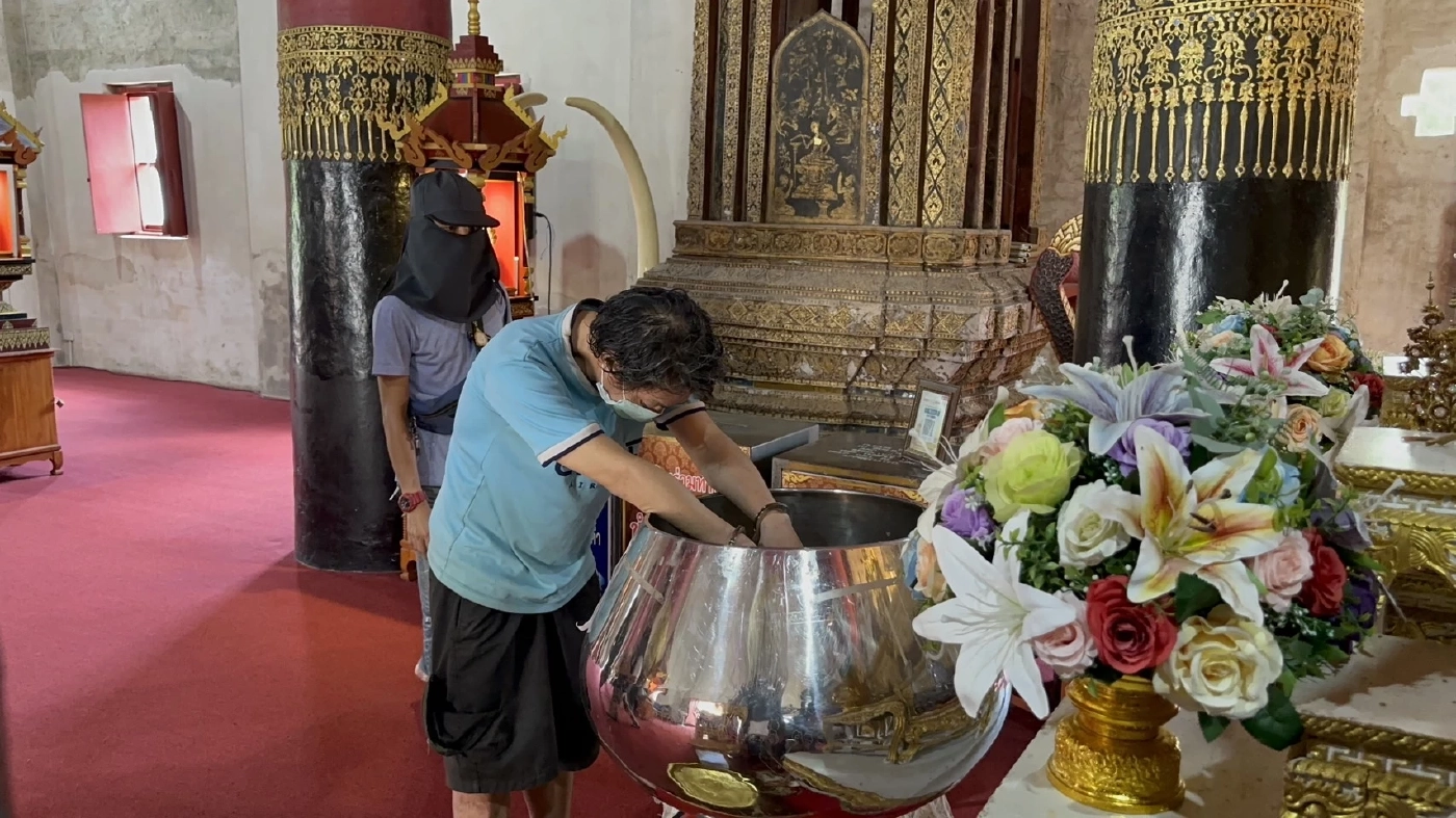 2 โจรแสบ ฉกเงินผ้าป่าวันวิสาขบูชา 2 วัดดังเมืองน่าน พฤติกรรมเดียวกันเป๊ะ