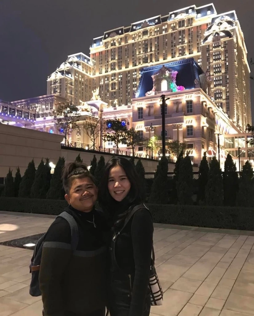 'โก๊ะตี๋' คุกเข่าขอแฟนสาวแต่งงาน ขอบคุณ 10 ปีที่อยู่เคียงข้างกัน