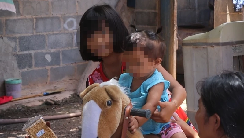 สุดรัดทด!! 16 ชีวิต อาศัยในบ้านหลังเดียว สภาพ "อดมื้อกินมื้อ" น่าเวทนา