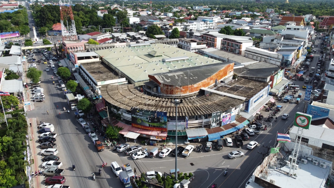 พ่อค้า-แม่ค้า เมืองมหาสารคาม แห่โลงศพไล่นายกเทศมนตรี คัดค้านรื้อปรับปรุงตลาด