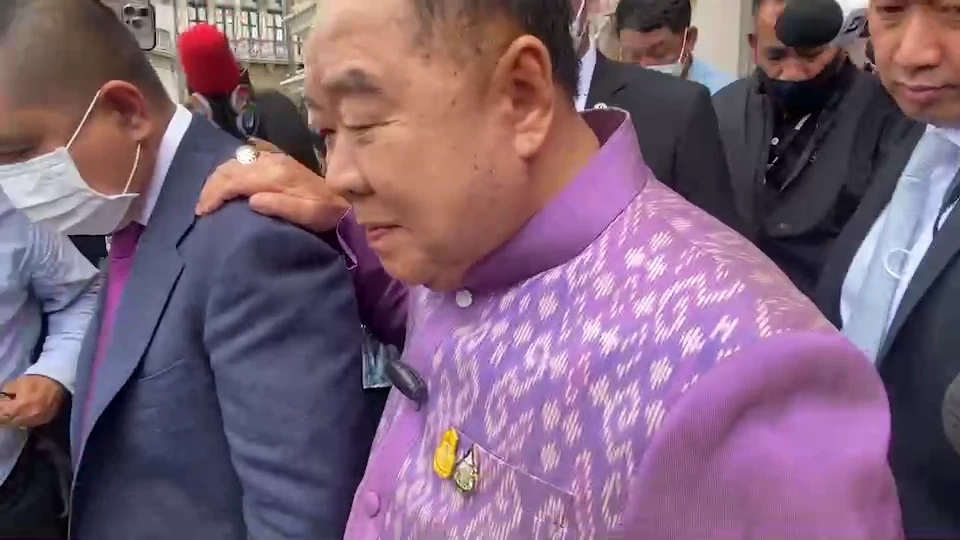 "บิ๊กป้อม" ส่ายหน้าไม่ตอบจับมือ "เพื่อไทย" ตั้งรัฐบาล หาก "พิธา" ถูกสอย