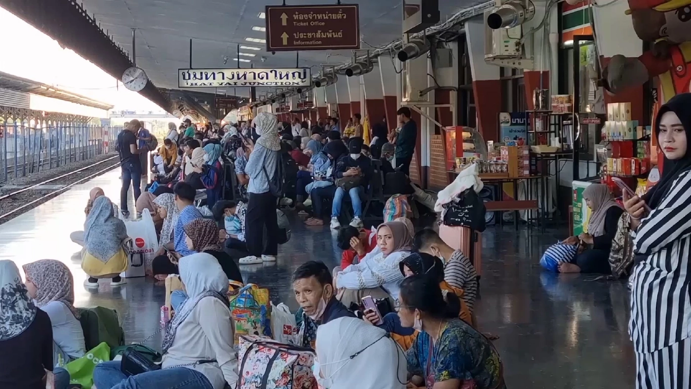 ชุมทางหาดใหญ่แทบแตก ไทยมุสลิม 3 จังหวัดชายแดนใต้ แห่กลับฉลอง"ฮารีรายอ"