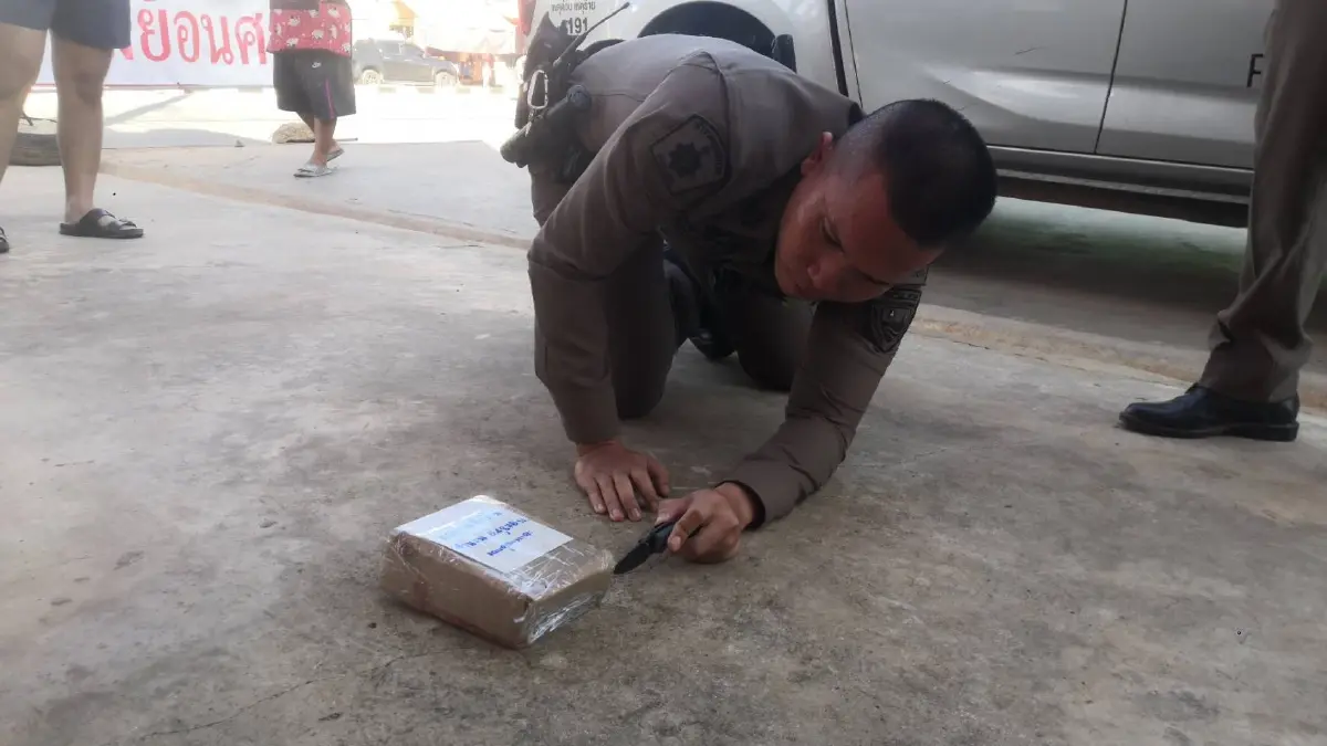 วุ่นทั้งตลาด! เจอกล่องปริศนาวางทิ้งไว้ เปิดดูเป็นขี้แมว-ทรายแมว