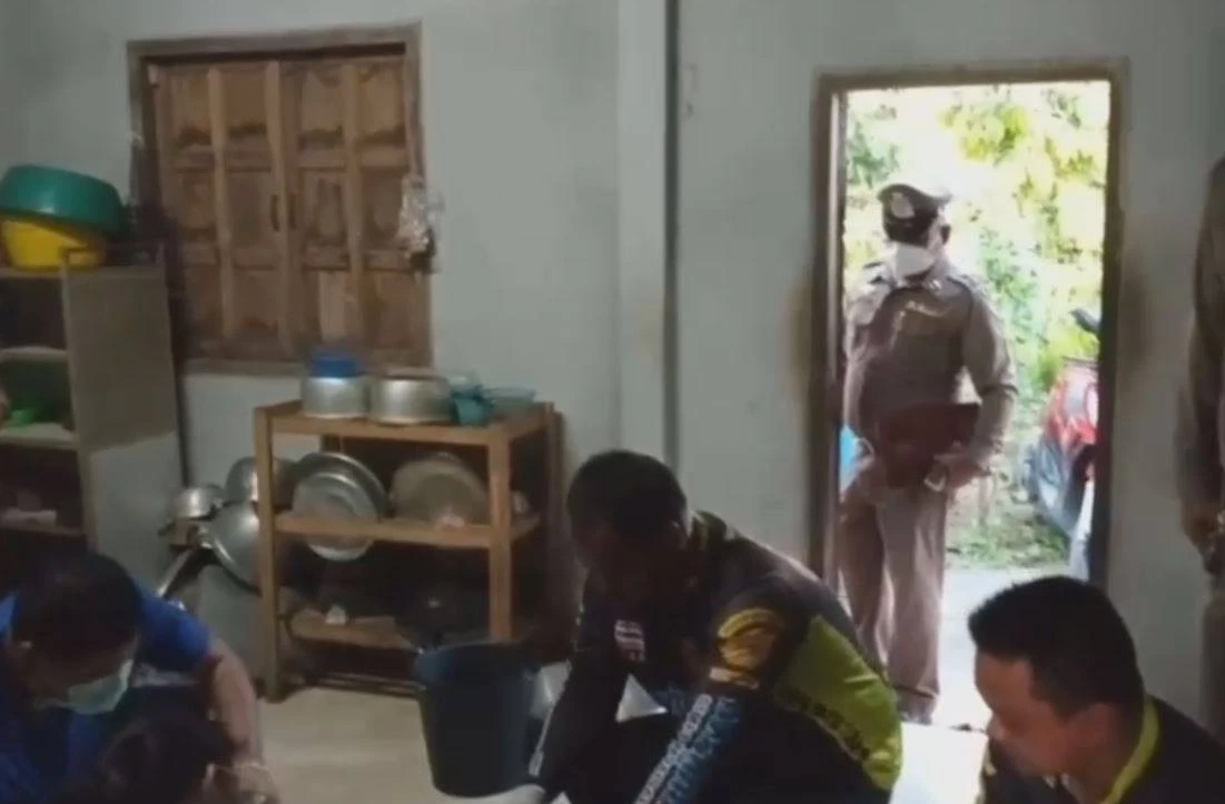 2 โจรเหี้ยมบุกงัดร้านชำ รัดคอยาย 74 ดับ ต่อหน้าลูกสาวใบ้ ได้แค่มือถือ 2 เครื่อง