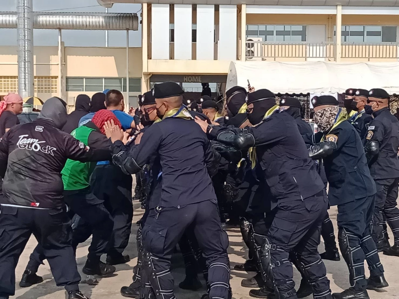 ตำรวจสระแก้ว ฝึกทบทวนควบคุมฝูงชน เตรียมป้องกันม็อบ