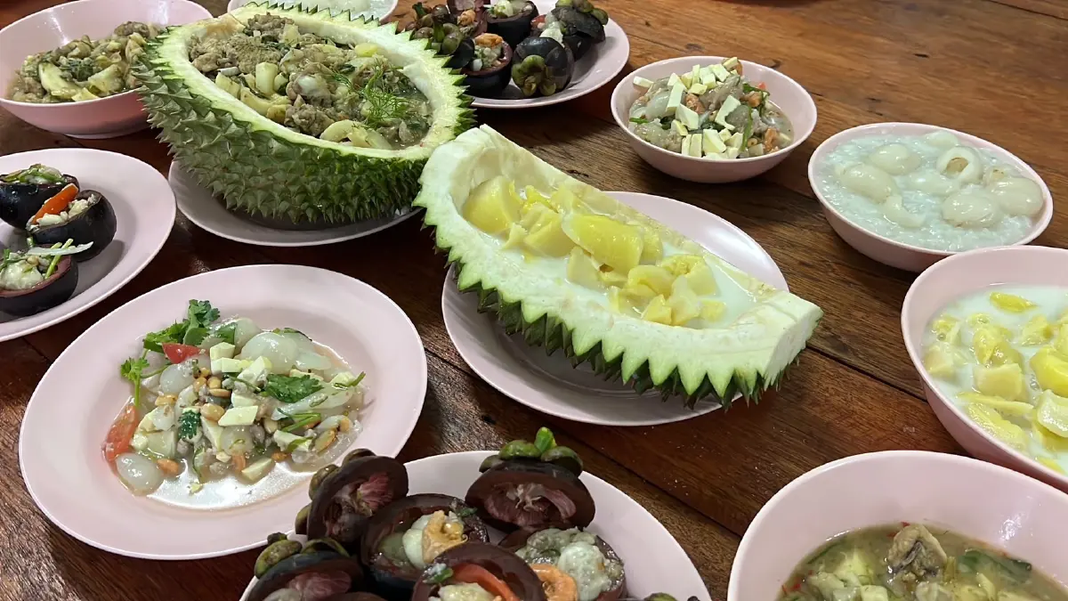 เปิดเมนู อ่อมทุเรียนภูเขาไฟ ยำมงกุฎราชินีผลไม้ จากชาวสวนศรีสะเกษ