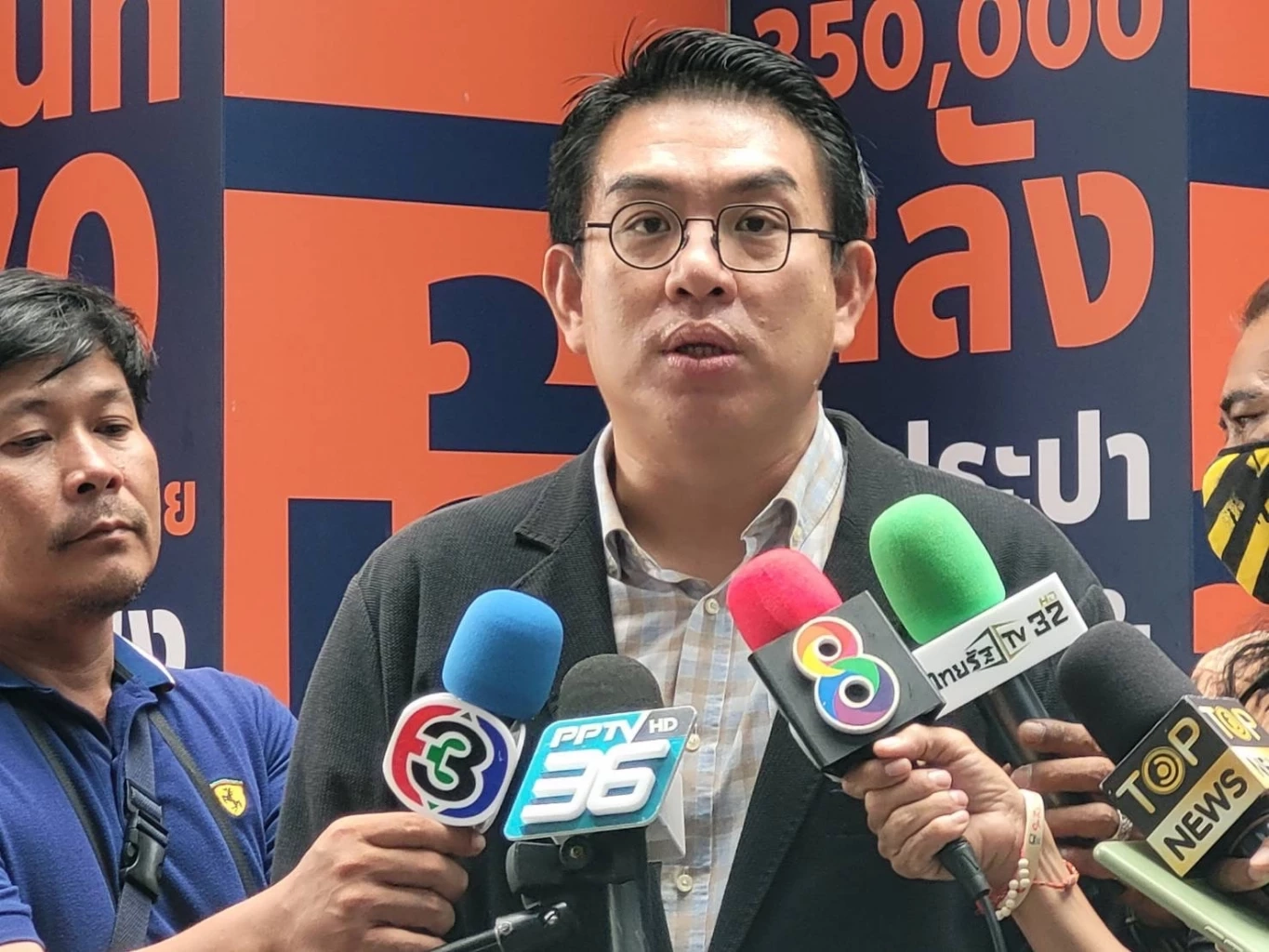 "วิโรจน์" ชี้ ตำแหน่งประธานสภาฯ เชื่อมีข่าวดี ระบุ ไม่ห่วง "จตุพร" ชี้นำสังคม