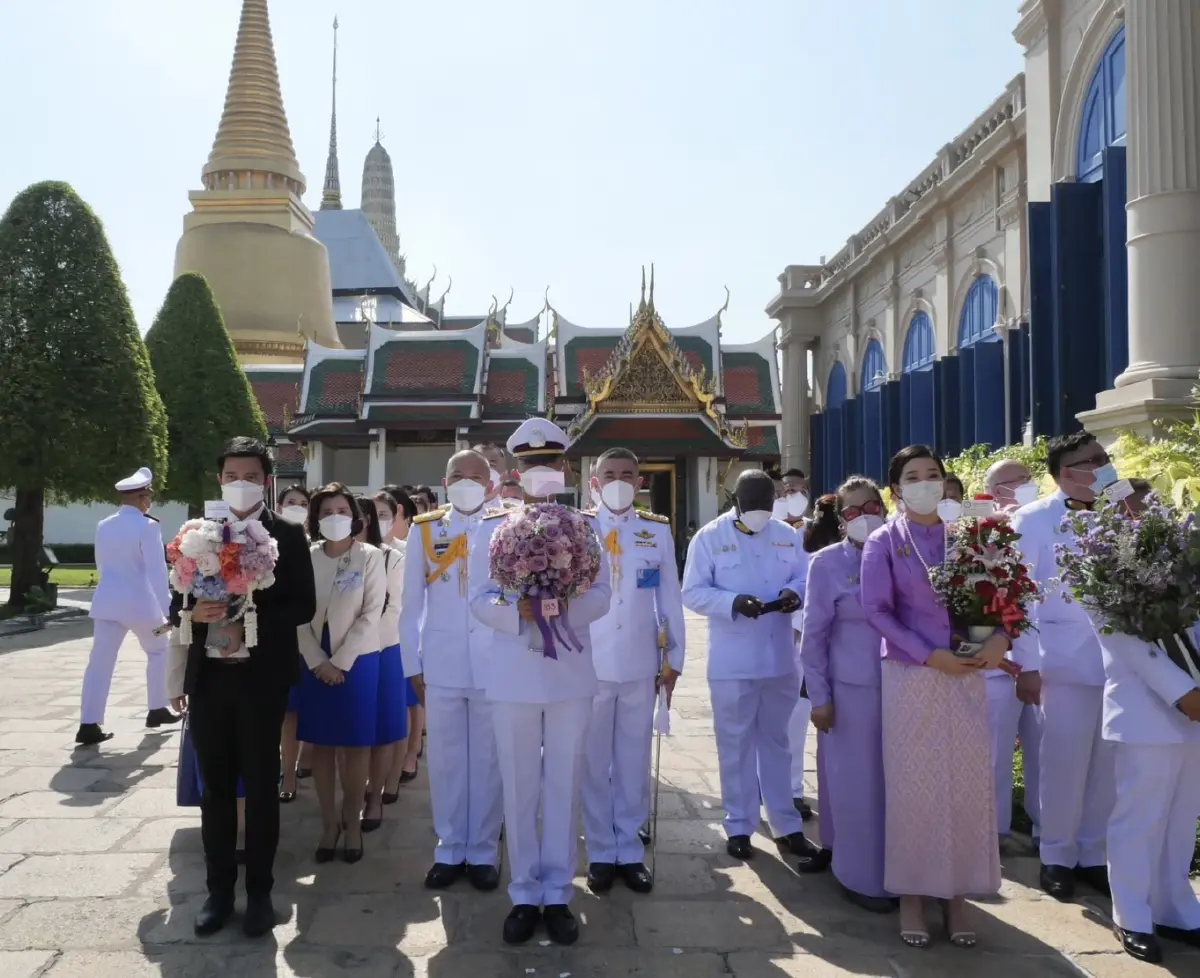 "ผบช.น.-รอง ผบช.น." ลงนามถวายพระพร "พระราชินี"