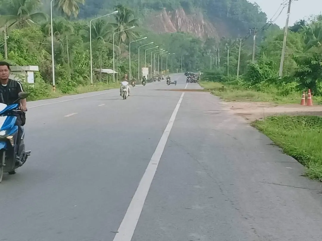 ด่วน! คนร้ายลอบวางระเบิดรถยนต์ตำรวจรามัน เจ็บ 4 นาย
