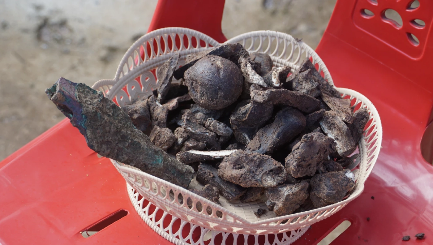 พบกระดูก-กำไร-กระดิ่ง-หอก-เศษหม้อไห ที่หนองบัวลำภู