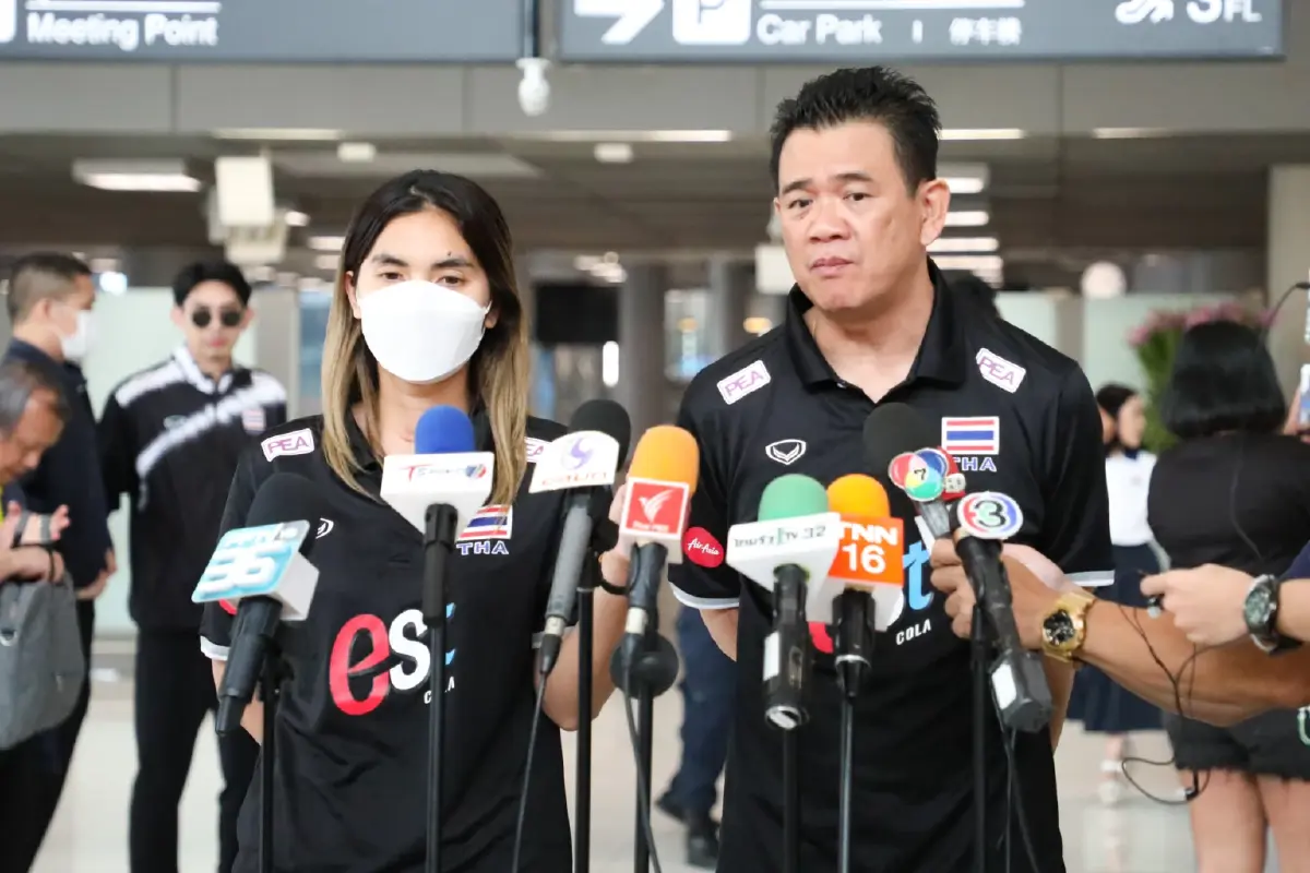 นักตบสาวกลับถึงไทย ก่อนลุยศึก "VNL2023" สนาม 3