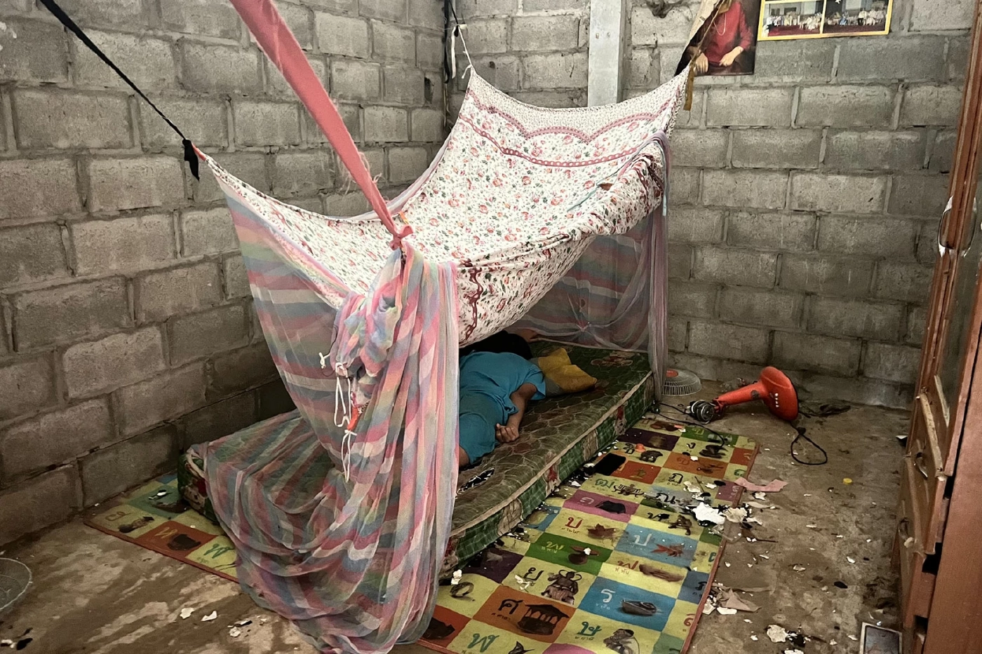 ตะลึง!! พบ ด.ช.วัย 15 เก็บตัวแต่ในห้อง ไม่อาบน้ำนาน 3 ปี เหตุเพื่อนรังแก