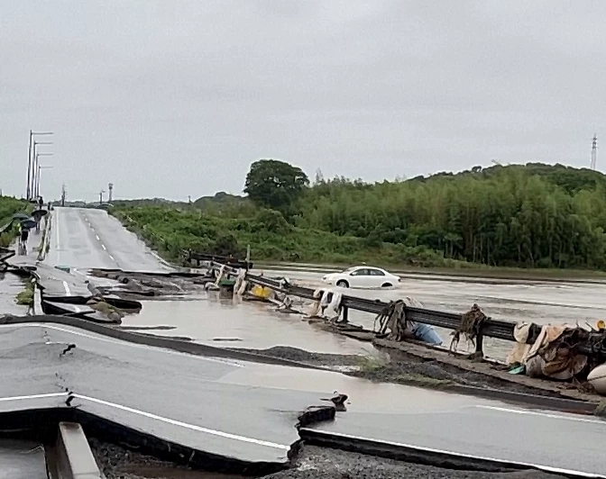 ญี่ปุ่นท่วมหนัก ดับ 2 ราย หลังพายุ “มาวาร์” ซัดถล่ม