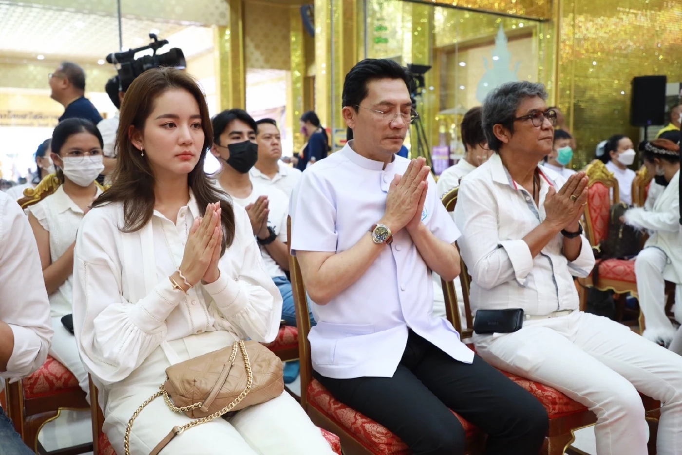 โบว์ เมลดา นำทีมศิลปินดารา ทำบุญ วันวิสาขบูชา 2566