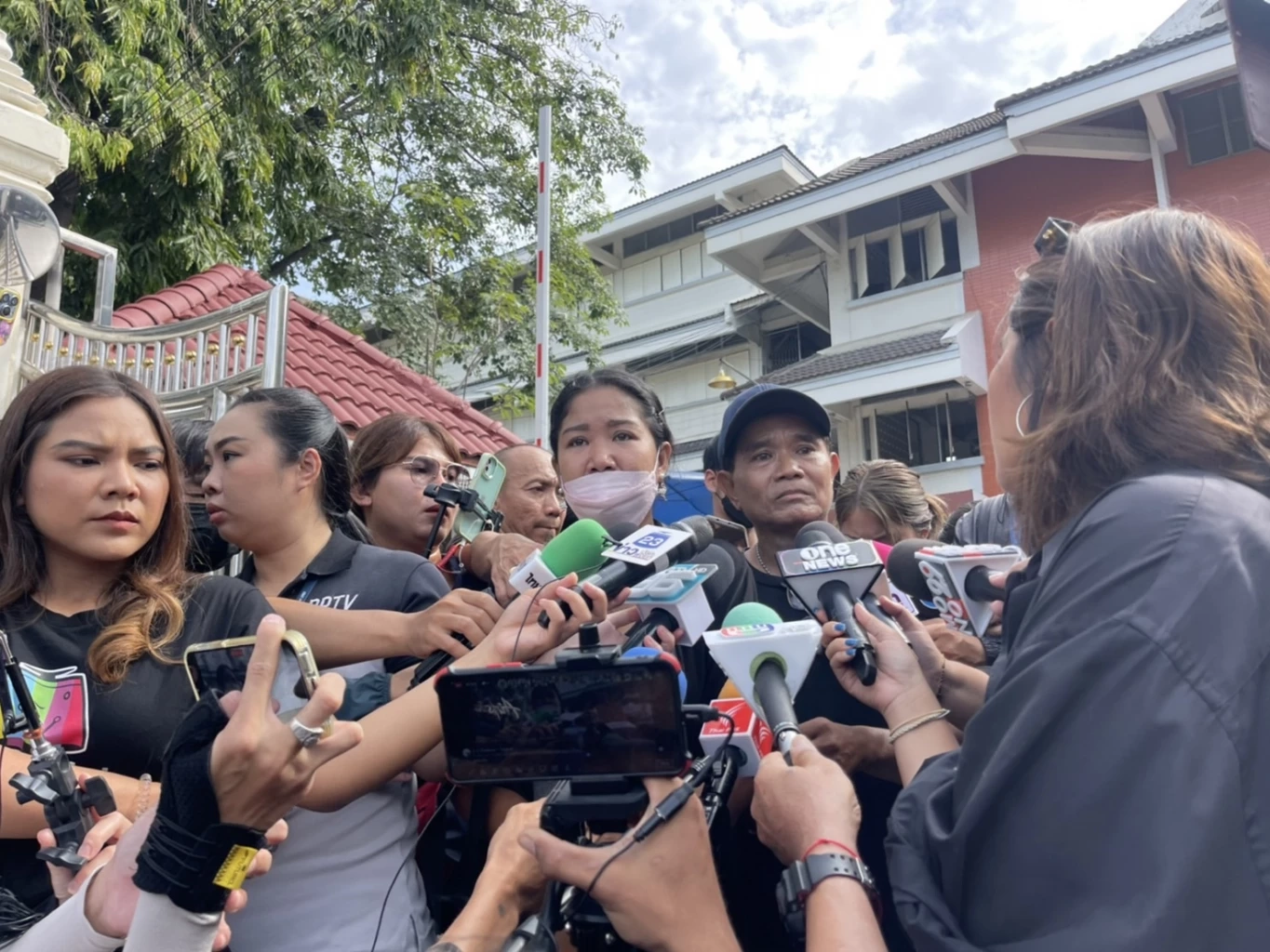 ครอบครัวเชิญวิญญาณ"น้องเบนซ์" ร่ำไห้ยังทำใจไม่ได้ วอนเลิกสาธิตดับเพลิง