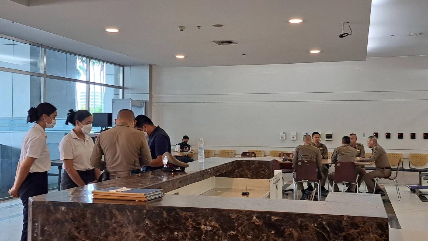 คุมเข้ม! กกต.จัดตำรวจรับม็อบบุกยื่นหนังสือบีบยุติสอบ "พิธา" ถือหุ้นสื่อ