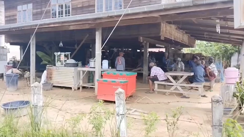 ลูกชายร้องไห้ใจแทบขาด รับร่างแม่ ครูศูนย์เด็กเล็ก ถูกผัวหึงโหดบุกฟันดับ