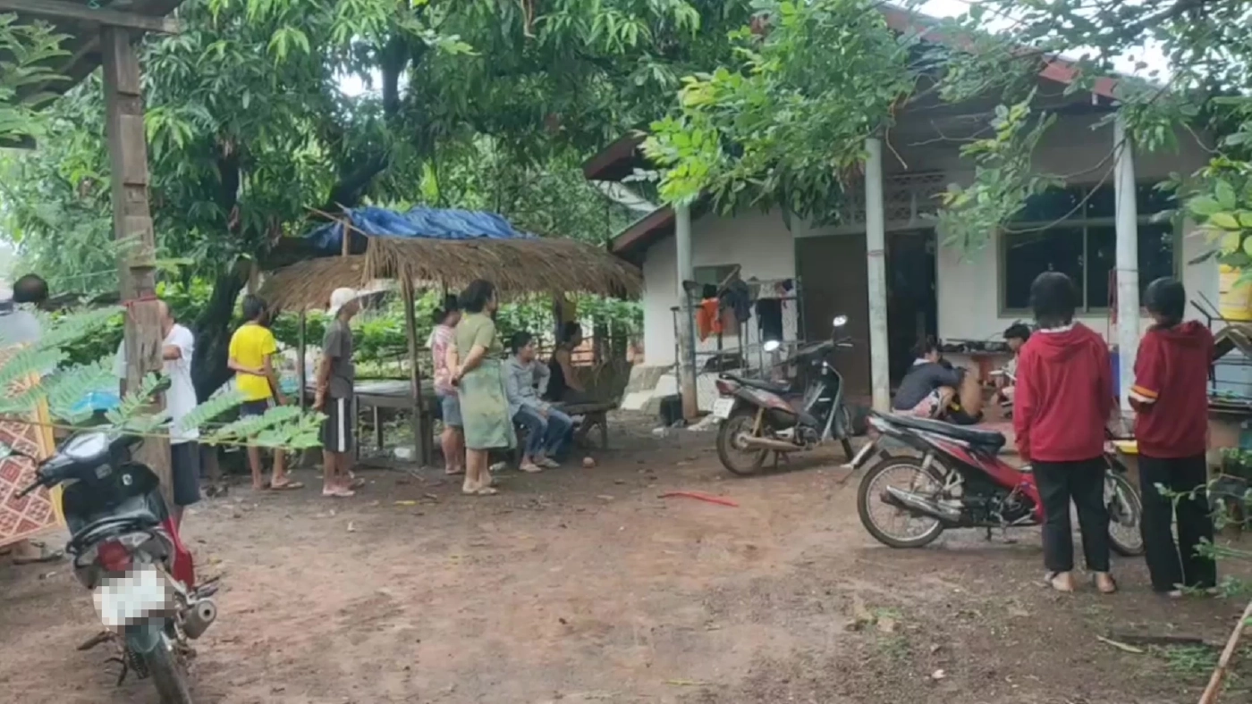 สลด! แม่เมาได้ที่ ใช้ด้ามไม้ถูพื้นที่ลูกวัย 14 จนน่วม ก่อนเข้าห้องผูกคอดับ